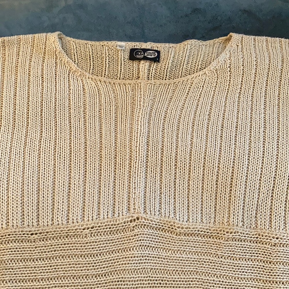 sweater - Picture 6 of 7